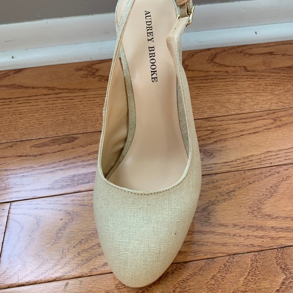 NWOT Audrey Brook Linen and Gold 6” Stiletto - Picture 3 of 11